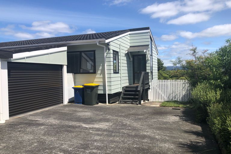 Photo of property in 2/25 Taioma Crescent, Te Atatu Peninsula, Auckland, 0610
