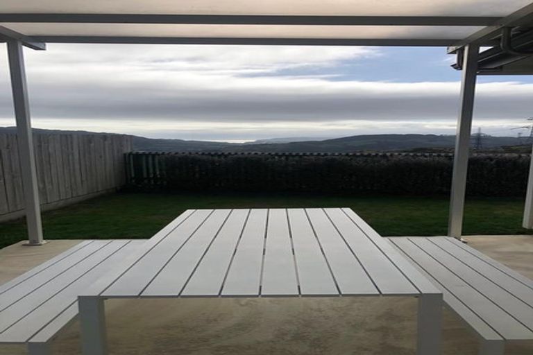 Photo of property in 35 Havana Rise, Grenada Village, Wellington, 6037