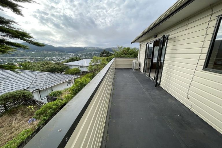 Photo of property in 5b Bishops Glen, Tawa, Wellington, 5028