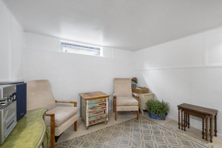 Photo of property in 11 Mount View Place, Spotswood, New Plymouth, 4310