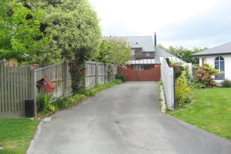 Photo of property in 6 Thicket Close, Redwood, Christchurch, 8051
