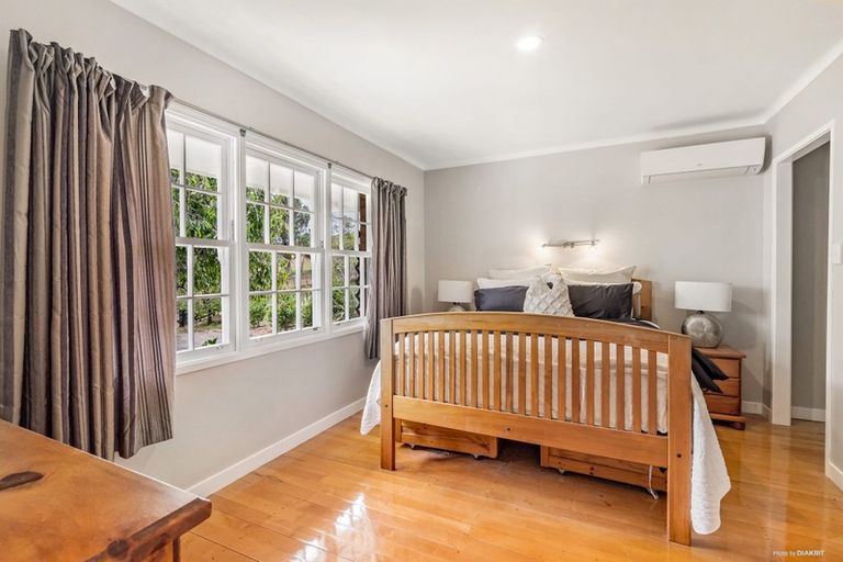 Photo of property in 18 Gum Road, Henderson Valley, Auckland, 0612