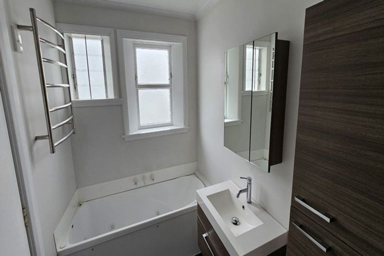 Photo of property in 28 Beauchamp Street, Tawa, Wellington, 5028