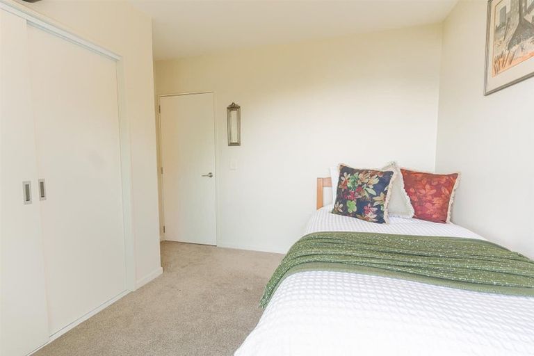 Photo of property in 19 The Brae, Mount Pleasant, Christchurch, 8081