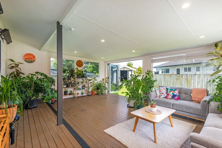 Photo of property in 19 Peppertree Glade, Kelvin Grove, Palmerston North, 4414
