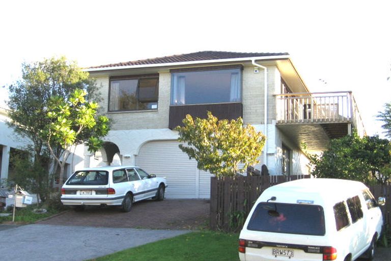 Photo of property in 2/4 Te Akau Crescent, Bucklands Beach, Auckland, 2012