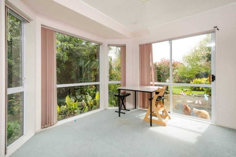 Photo of property in 450 Waitakere Road, Taupaki, Henderson, 0782