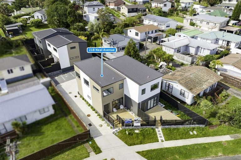 Photo of property in 21b Neal Avenue, Glenfield, Auckland, 0629
