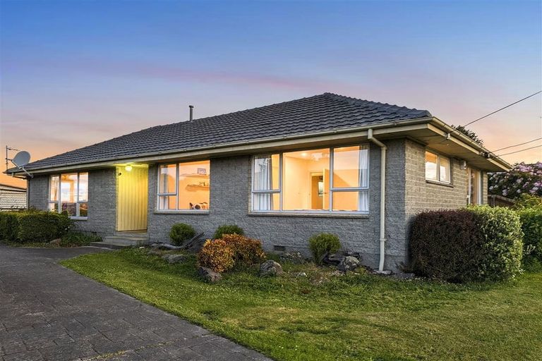 Photo of property in 76 Cotswold Avenue, Bishopdale, Christchurch, 8053