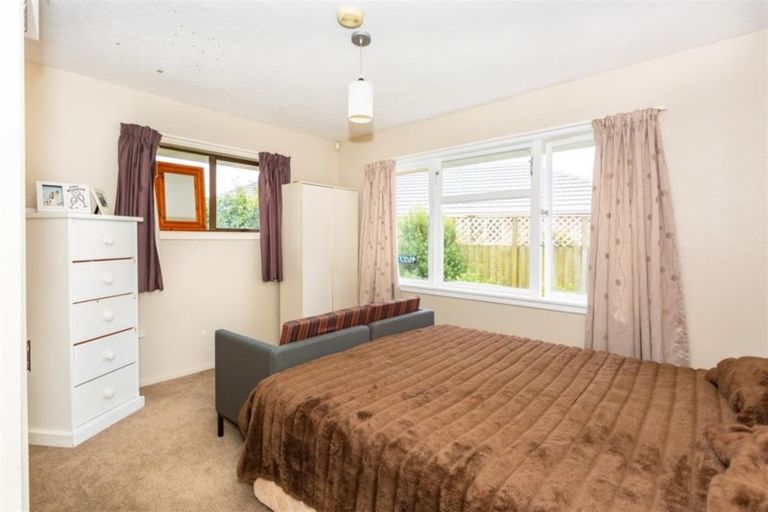 Photo of property in 2/39a Yardley Street, Avonhead, Christchurch, 8042