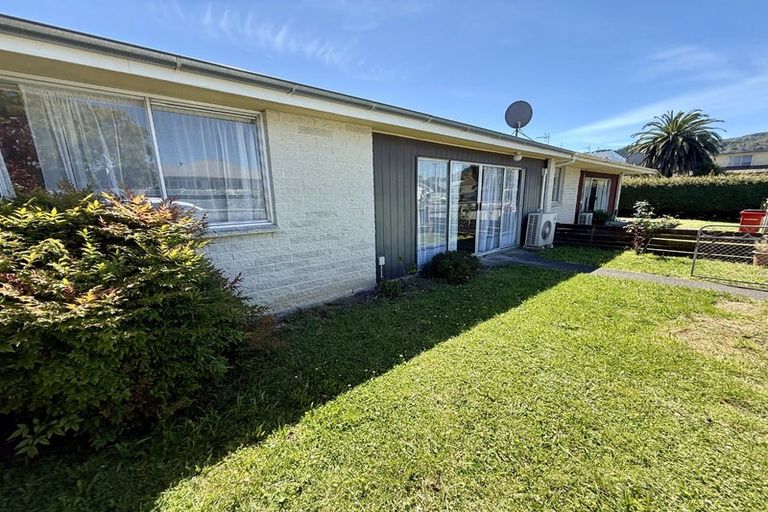 Photo of property in 2/45 Royal Street, Upper Hutt, 5018