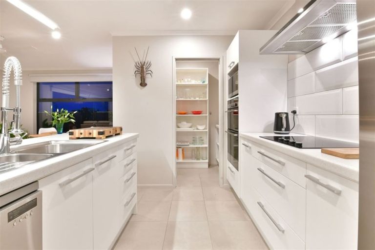 Photo of property in 32 Woodridge Drive, Stanmore Bay, Whangaparaoa, 0932