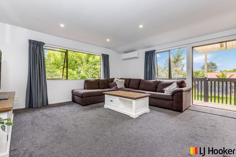 Photo of property in 2/187 Carnoustie Drive, Wattle Downs, Auckland, 2103