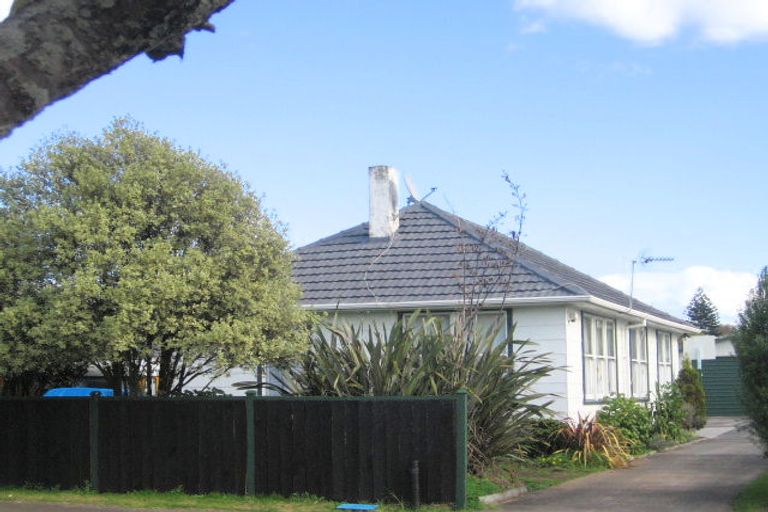 Photo of property in 80 Cambridge Terrace, Papatoetoe, Auckland, 2025