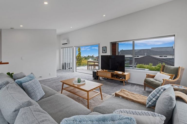 Photo of property in 1/18 Ridge Road, Waiake, Auckland, 0630