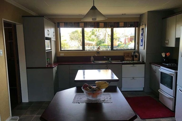 Photo of property in 20 Hughes Street, Waimate, 7924