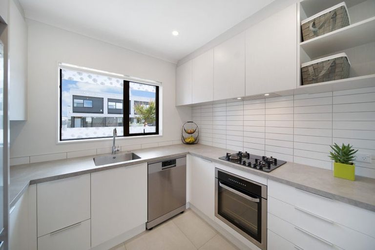 Photo of property in 4 Orona Place, Takanini, 2112