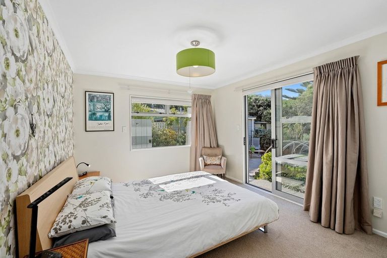 Photo of property in 15 Napier Grove, Waikanae Beach, Waikanae, 5036