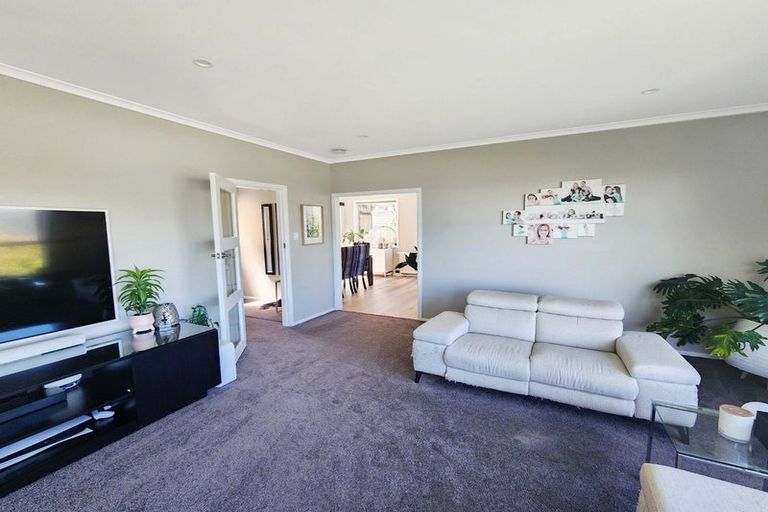 Photo of property in 11 Onehuka Road, Tirohanga, Lower Hutt, 5010
