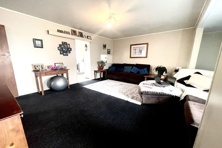 Photo of property in 5/215 Swanson Road, Henderson, Auckland, 0610