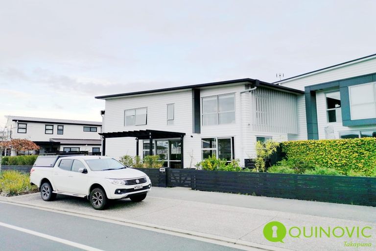 Photo of property in 52 Te Oneroa Way, Long Bay, Auckland, 0630