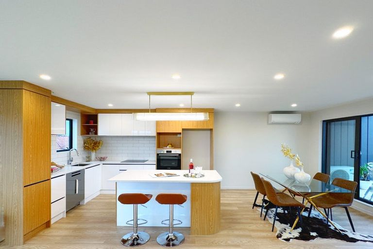 Photo of property in 10d Robert Burke Place, Henderson, Auckland, 0612