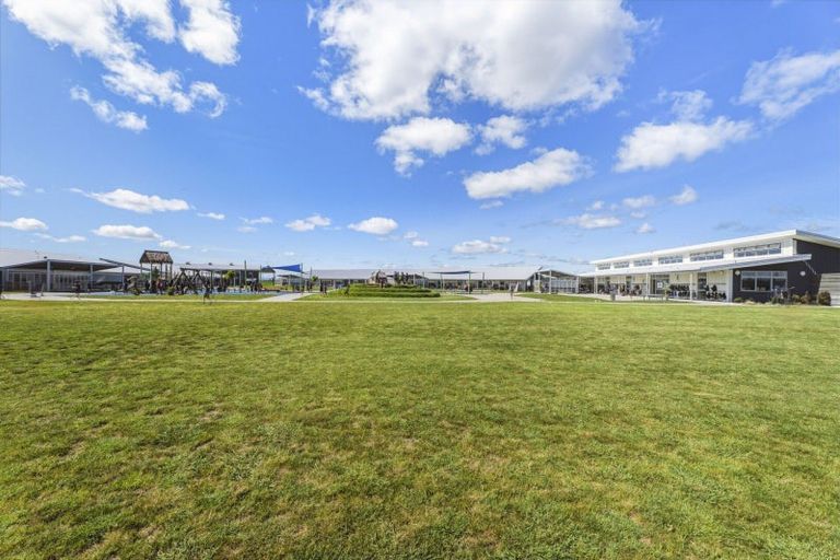 Photo of property in 8 Tauhinu Place, Papamoa, 3118