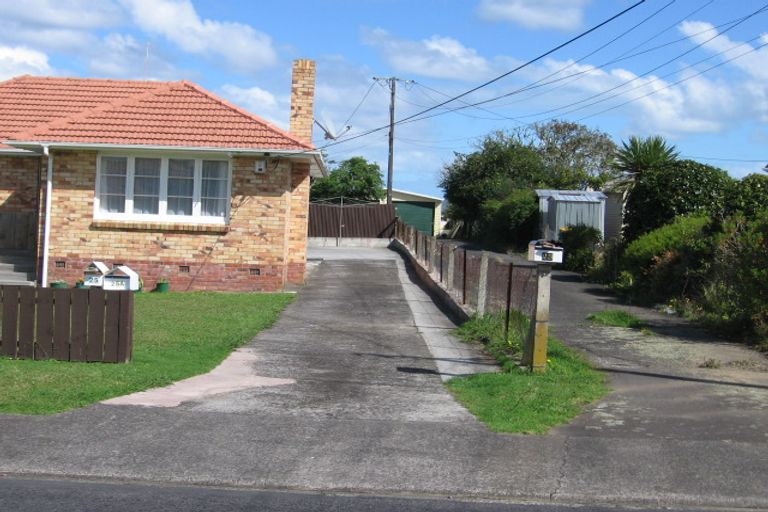 Photo of property in 25 Ward Crescent, Te Atatu Peninsula, Auckland, 0610