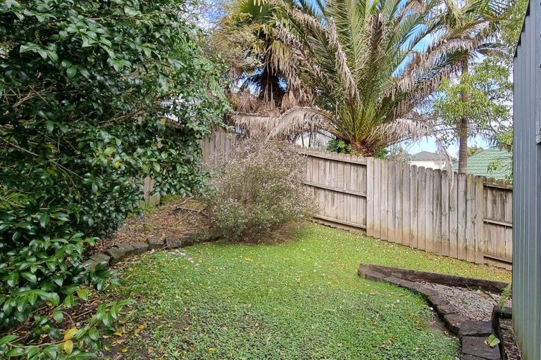 Photo of property in 24 Calypso Way, Unsworth Heights, Auckland, 0632