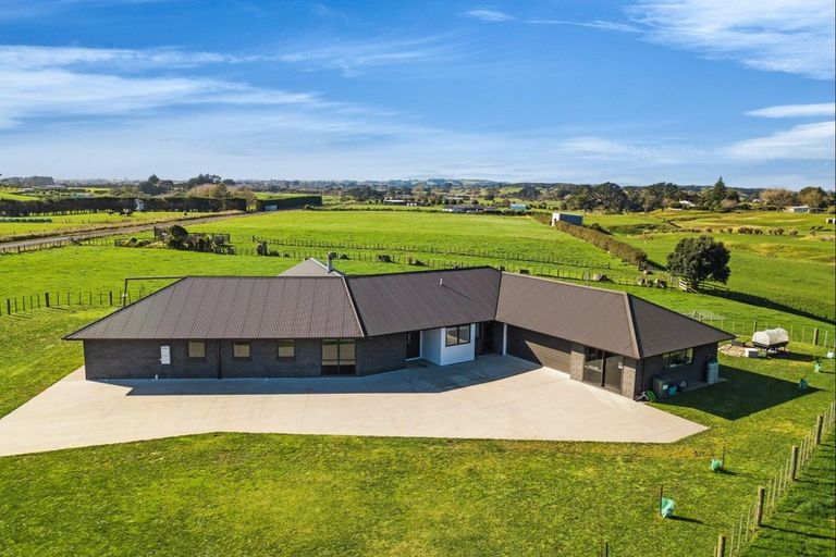Photo of property in 115 Holmes Road, Waiuku, 2682