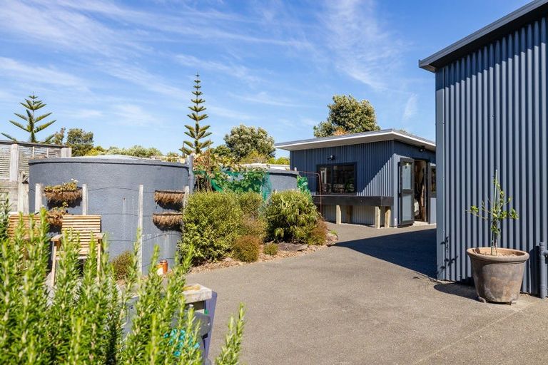 Photo of property in 8 Tamarisk Drive, Riversdale Beach, Masterton, 5872