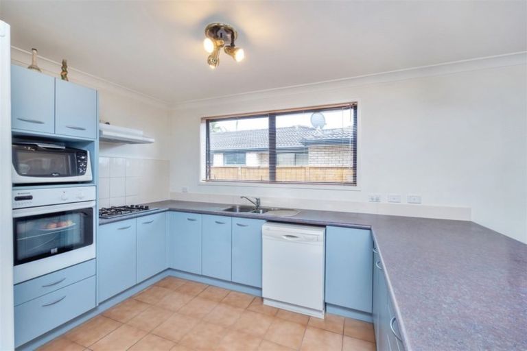 Photo of property in 1 Highfields Terrace, Henderson, Auckland, 0612