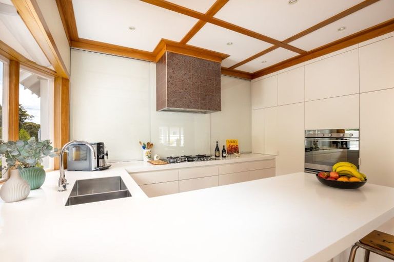 Photo of property in 83 Brougham Street, New Plymouth, 4310