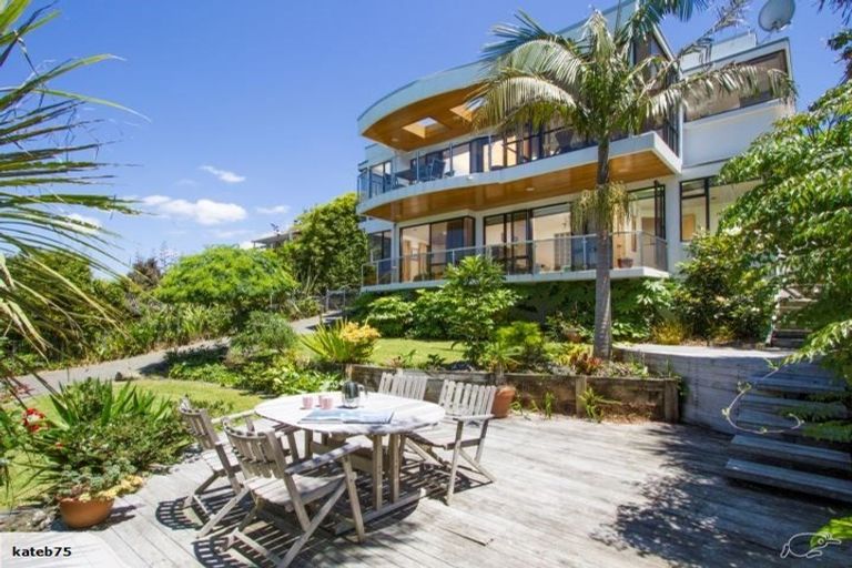 Photo of property in 2/19 Churchill Road, Murrays Bay, Auckland, 0630