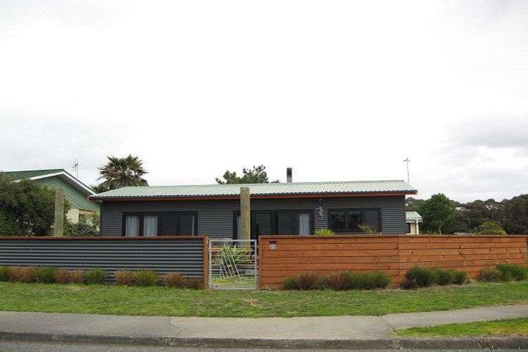 Photo of property in 98 Beach Road, Haumoana, 4102