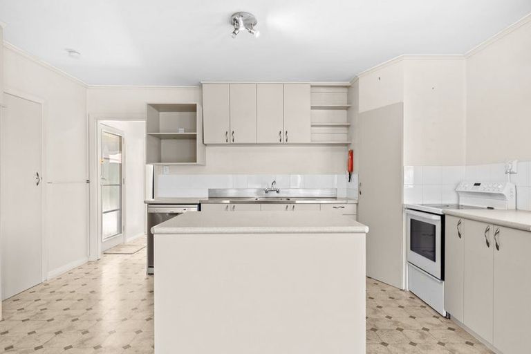 Photo of property in 83 Hampden Street, Picton, 7220