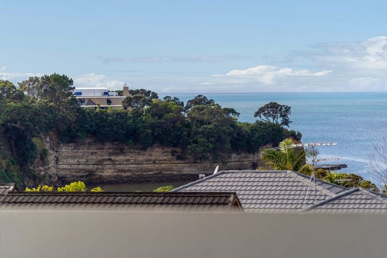 Photo of property in 2/22 Valley Road, Browns Bay, Auckland, 0630