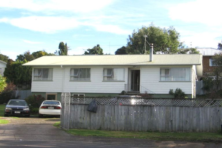 Photo of property in 17 Mile Place, Henderson, Auckland, 0612