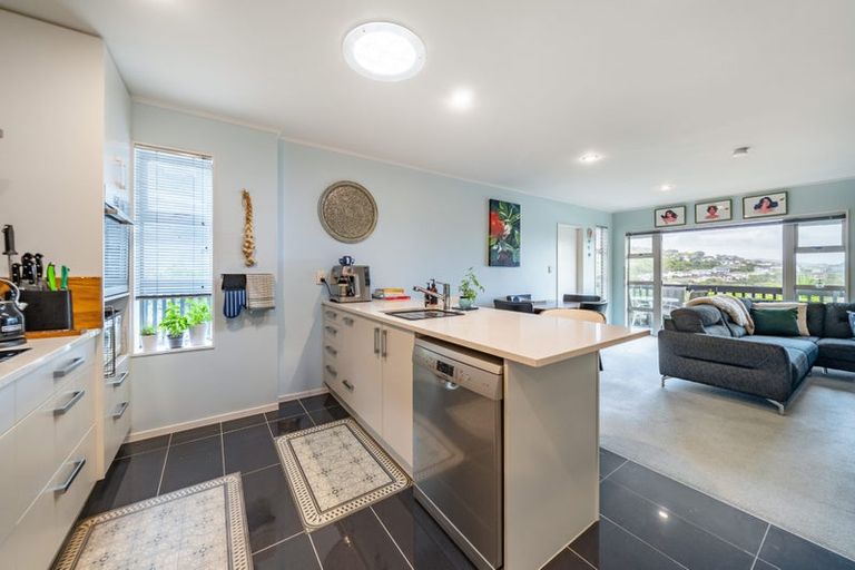 Photo of property in 15 Marjory Close, Broadmeadows, Wellington, 6035