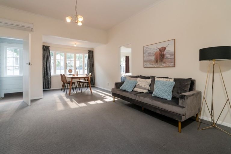 Photo of property in 225 Sutherland Road, Lyall Bay, Wellington, 6022