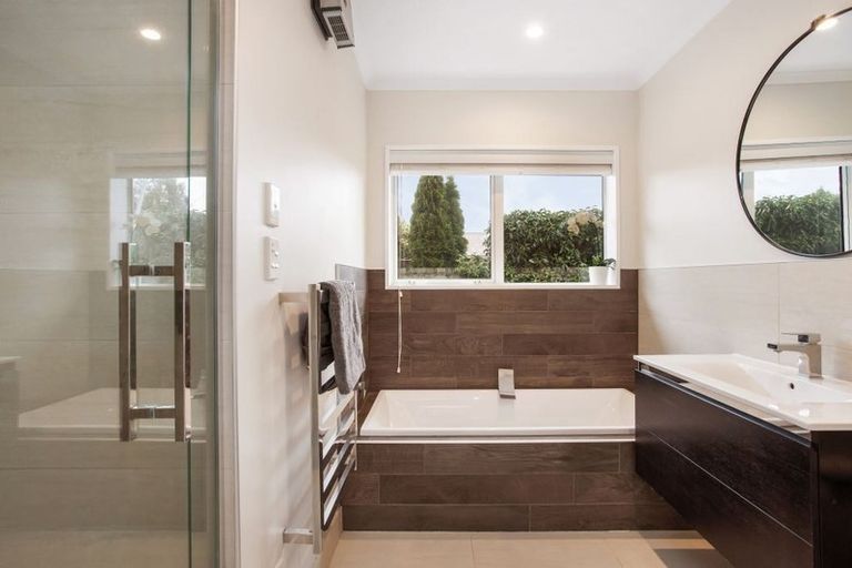 Photo of property in 154 Hamilton Avenue, Ilam, Christchurch, 8041