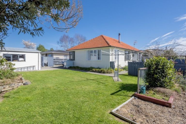 Photo of property in 12 Featherston Street, Levin, 5510