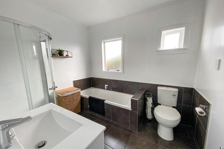 Photo of property in 5 Henderson Street, Dannevirke, 4930