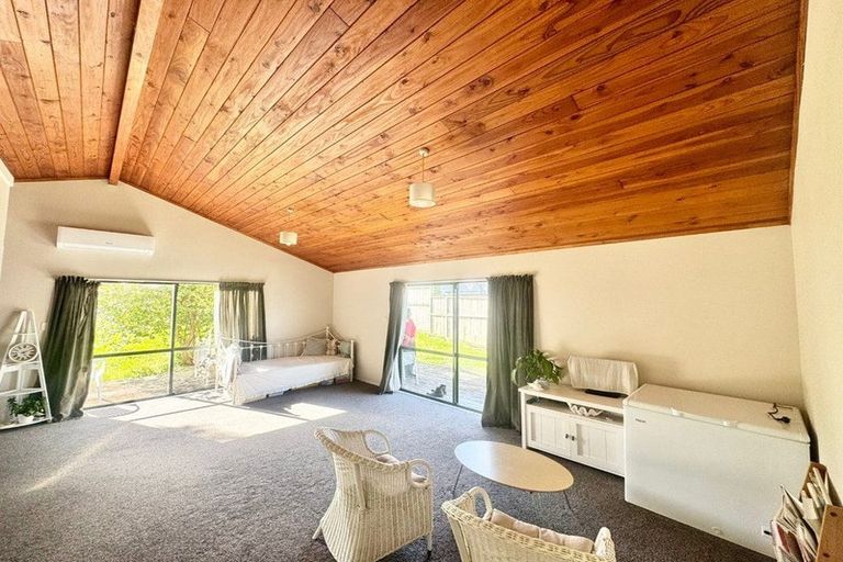 Photo of property in 28 Stottholm Road, Titirangi, Auckland, 0604