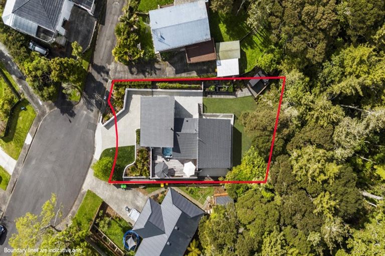 Photo of property in 11 Eugen Place, Bayview, Auckland, 0629