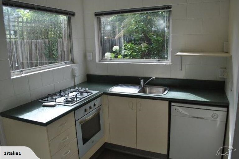 Photo of property in 4/34 Holly Road, St Albans, Christchurch, 8014