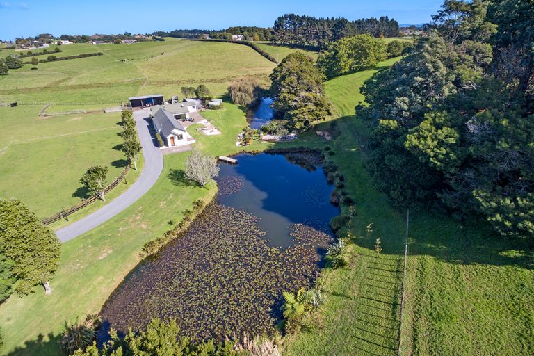 Photo of property in 110 Farmpark Road, Waiuku, 2681