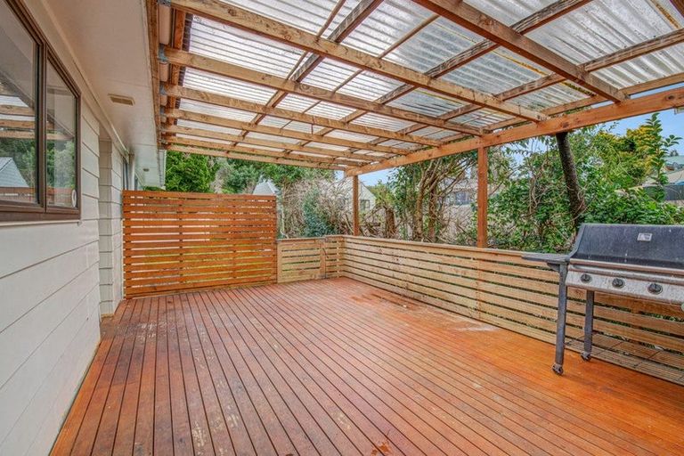Photo of property in 19 Benita Place, Sunnyvale, Auckland, 0612