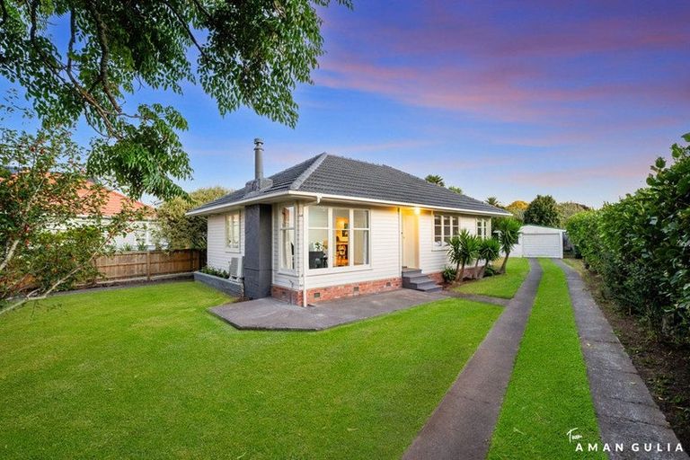 Photo of property in 18 Durham Street, Te Atatu Peninsula, Auckland, 0610
