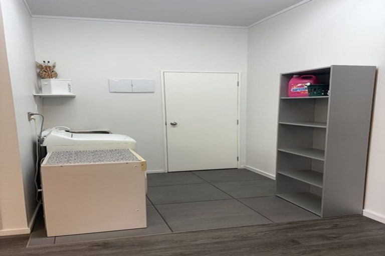 Photo of property in 65 Rising Parade, Fairview Heights, Auckland, 0632